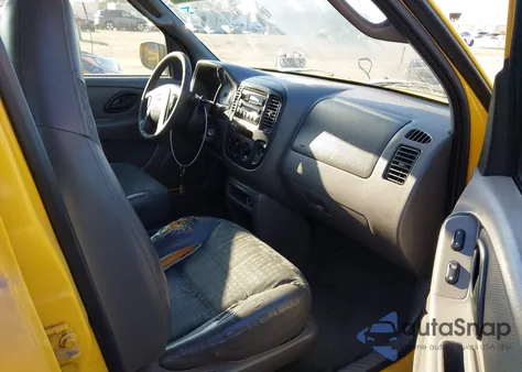 2001 Ford Escape Xls z USA, uszkodzony, nr VIN 1FMYU01161KA71784